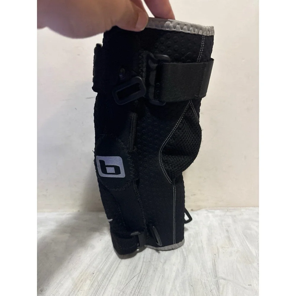 Bledsoe Hinged Elbow Brace Medium